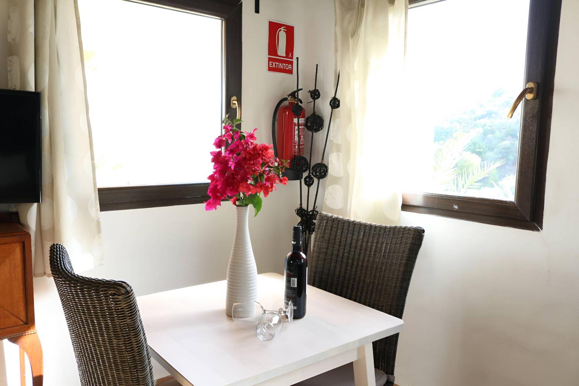 Private Detached Chalet With Own Jacuzzi Mi Dushi 톨록스 외부 사진